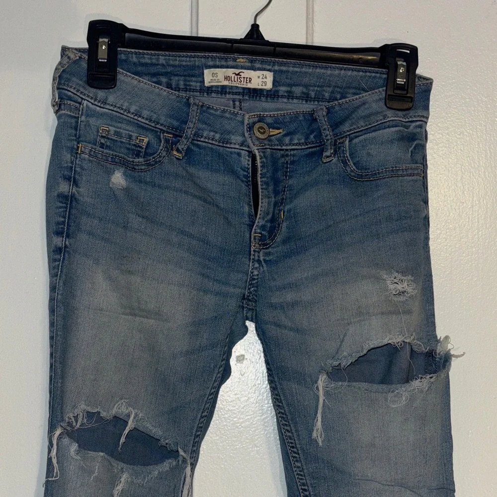 Hollister Women's Light Blue distressed Jeans size 24